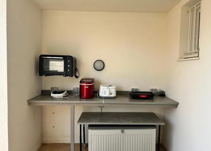Les Restanques Vue Roses 1070 Rez De Jardin Apartment *
